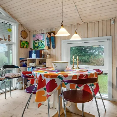 Ferienhaus 2 Bedroom Cozy In *