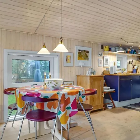 2 Bedroom Cozy In Ferienhaus Knebel