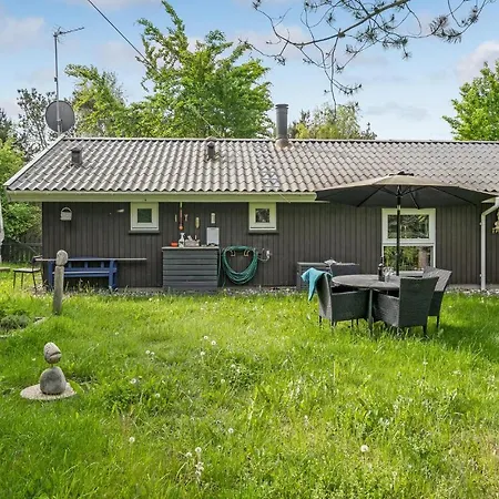 2 Bedroom Cozy In Ferienhaus