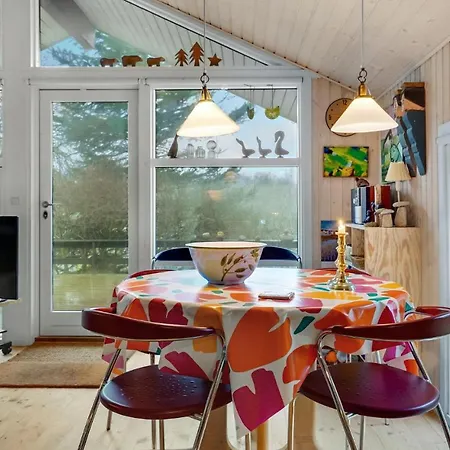 2 Bedroom Cozy In Knebel